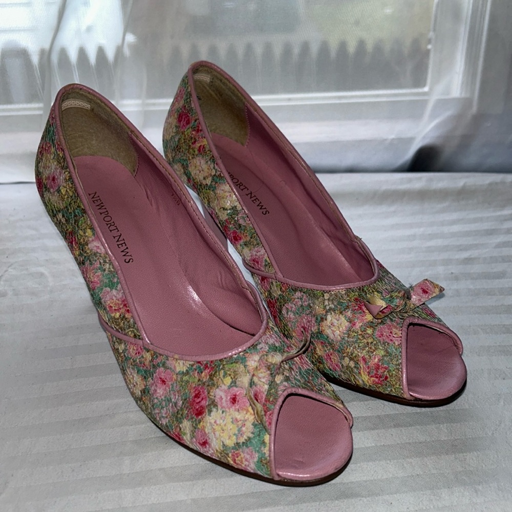 Newport News, Pink Floral, peek toe heel with bow. Size 7.5.